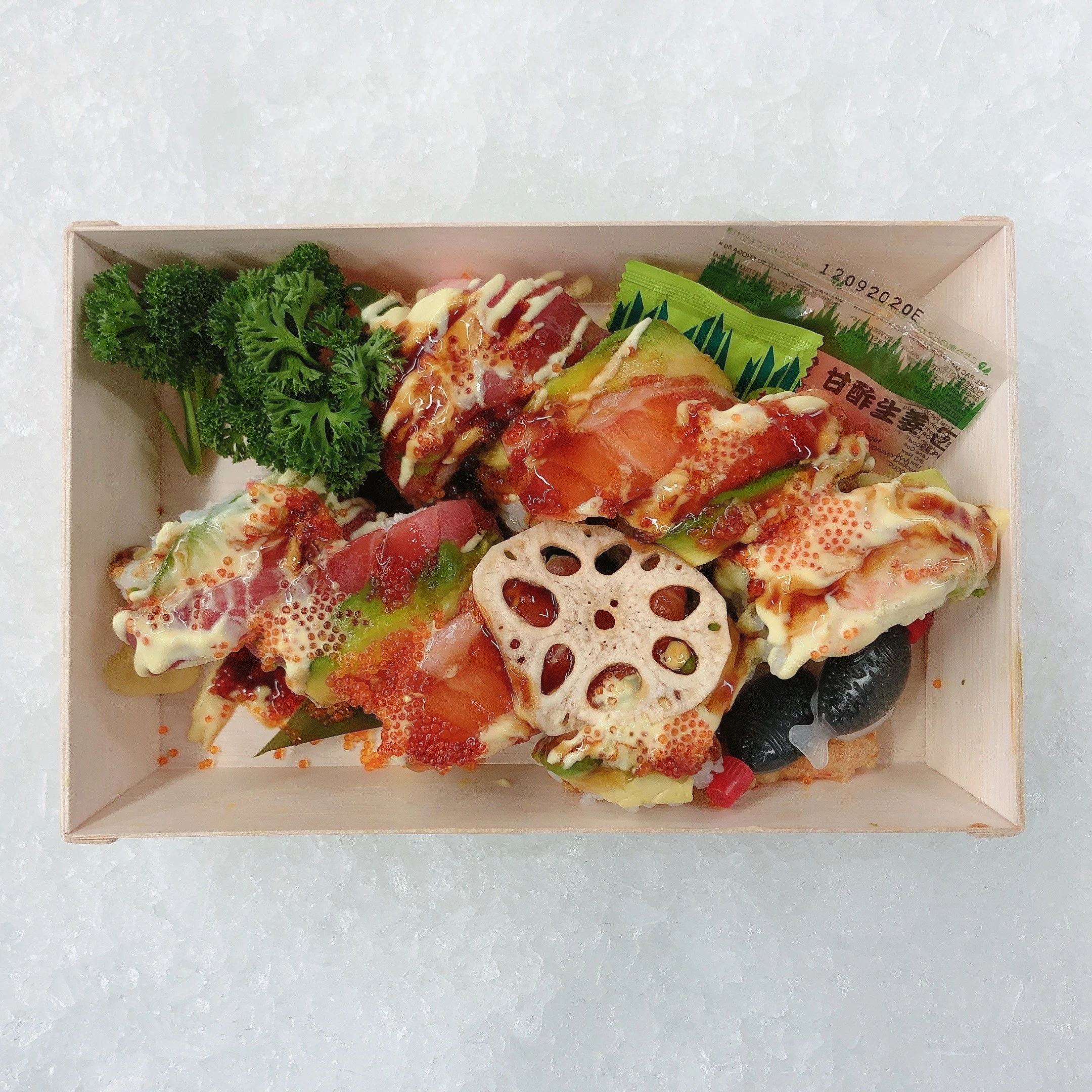 RAINBOW ROLL (PER TRAY)